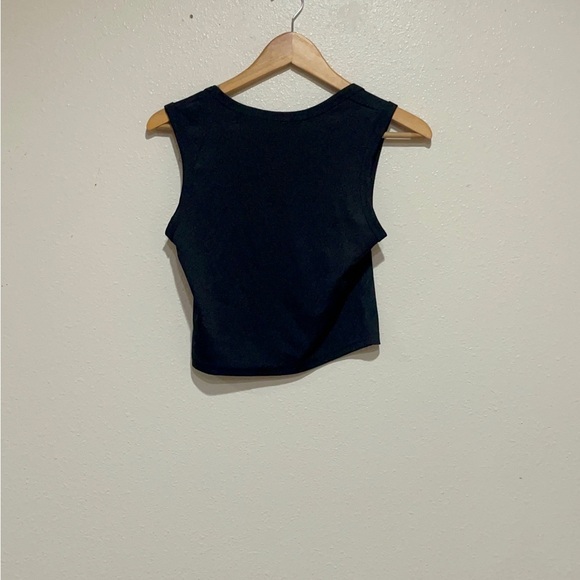 Elegant Black Sleeveless Tank Top - Picture 7 of 7